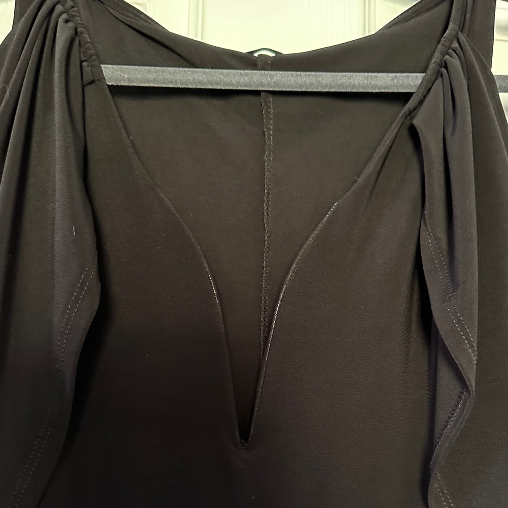 Elegant Black Off-the-Shoulder Dress - Picture 3 of 4